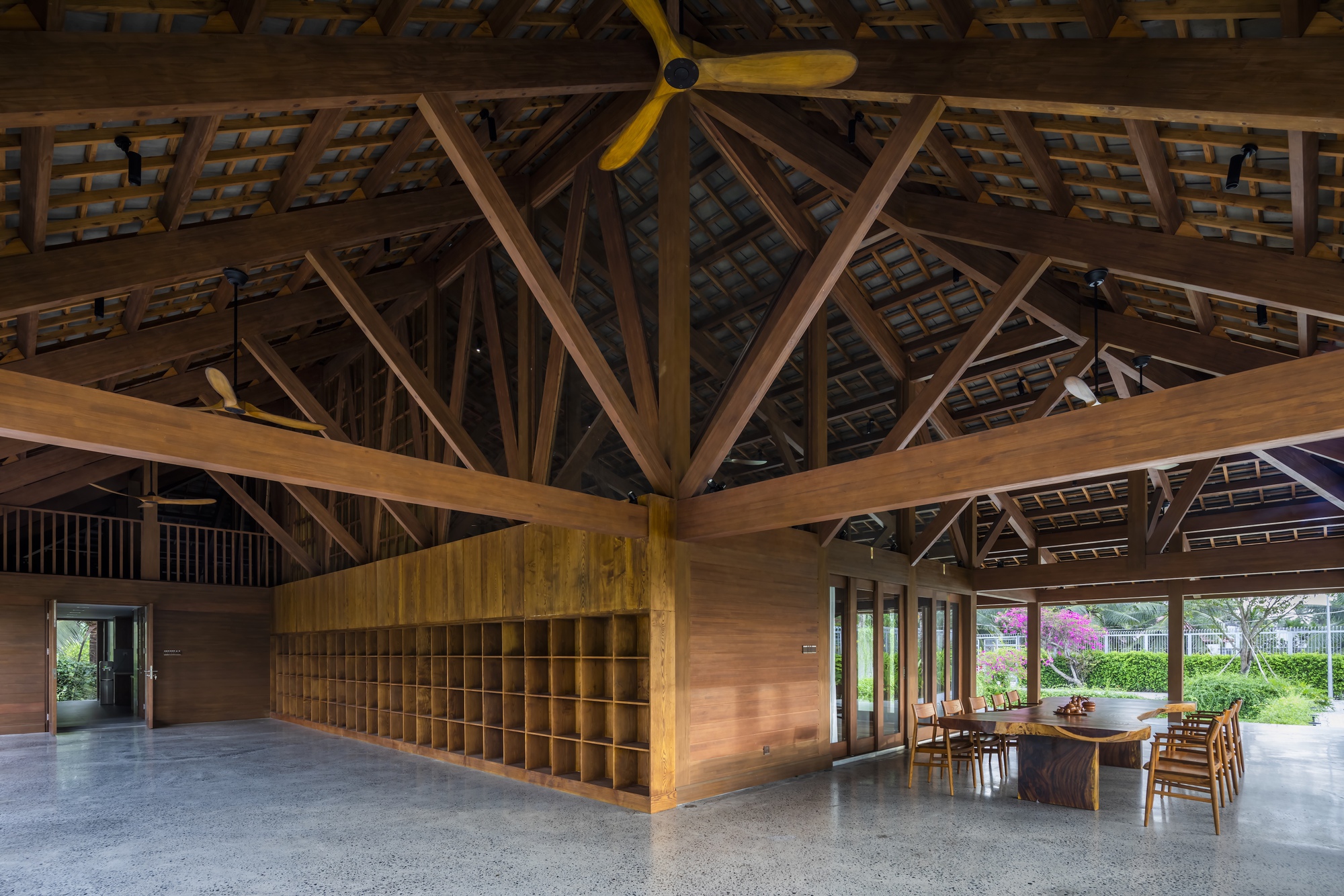 Templo Budista Ben Tre e Salão Ancestral / VTN Architects (Vo Trong Nghia Architects)