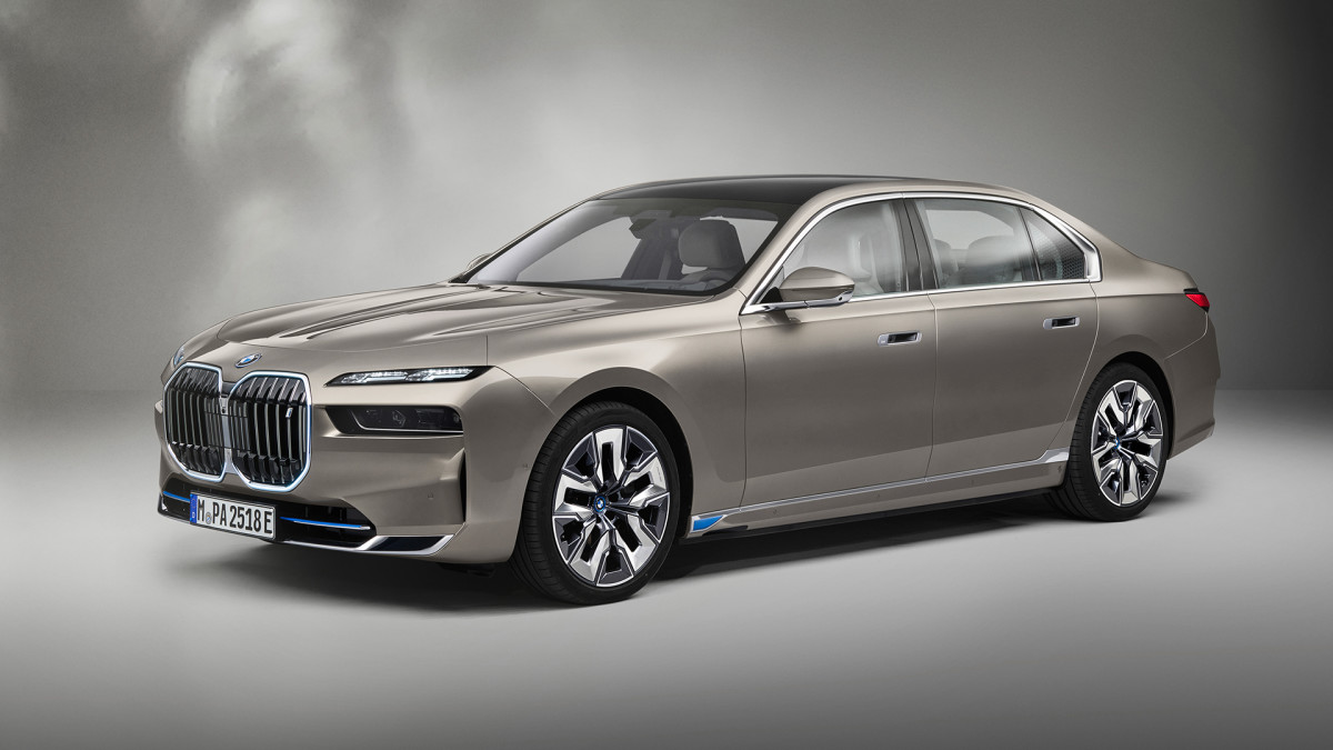 BMW Série 7 deixa de lado a direção enquanto Mercedes constrói Robotaxi Classe S