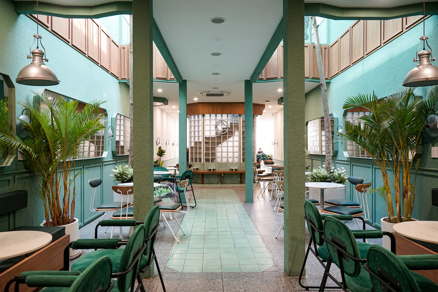 Herança cotidiana: 10 cafeterias vietnamitas revivendo edifícios tradicionais de pequena escala