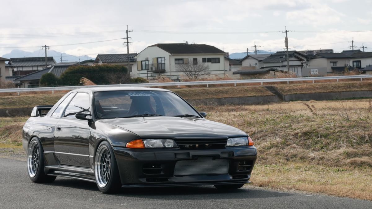 Este Nissan Skyline GT-R R32 de carbono de 700 HP pesa menos que o estoque