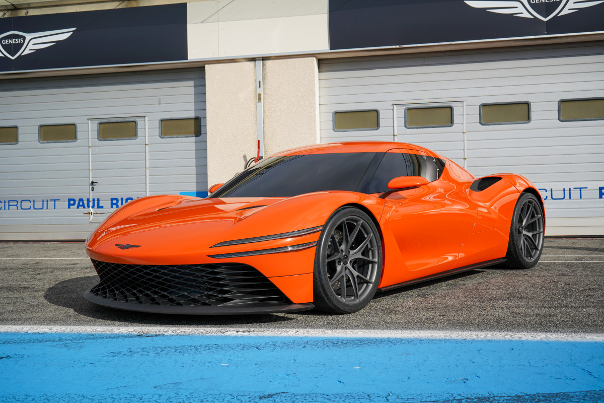 Genesis tira uma página do manual da Lamborghini para seu supercarro Magma GT