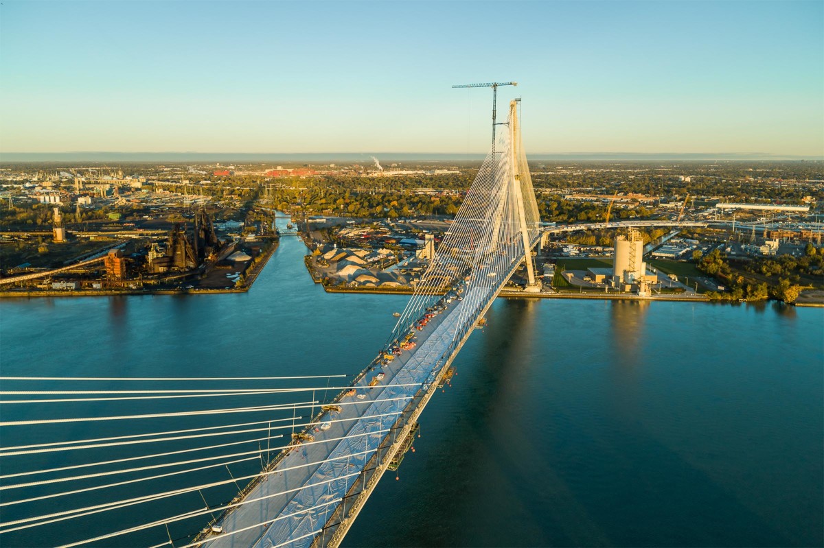 Trump ameaça bloquear abertura de ponte EUA-Canadá de US$ 4,7 bilhões usada por montadoras