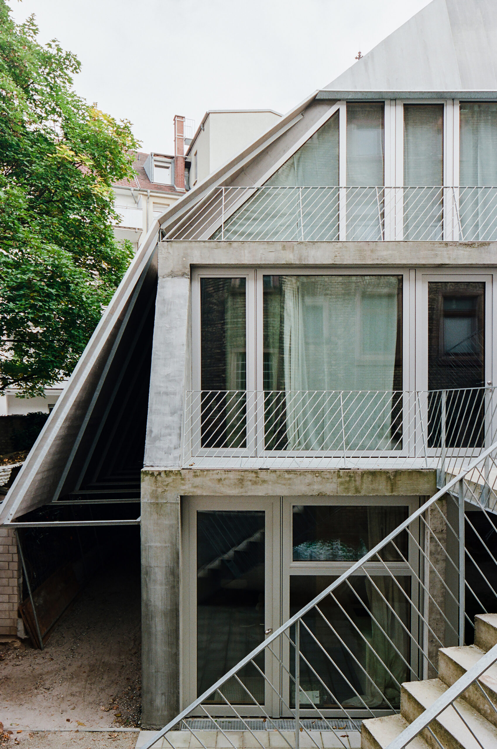 Edifício de apartamentos Gott / Amunt Martenson + heramarte