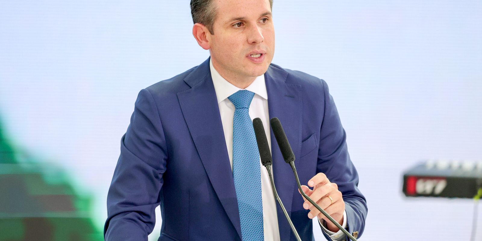 Fim da Escala 6×1 pode ser votado em maio, diz presidente da Câmara