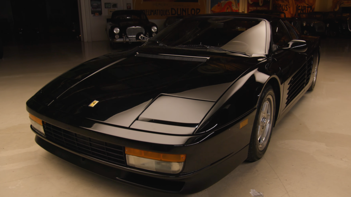 Jovem mecânico da Ferrari compra um Testarossa 1987 e planeja dirigi-lo por 160 mil quilômetros