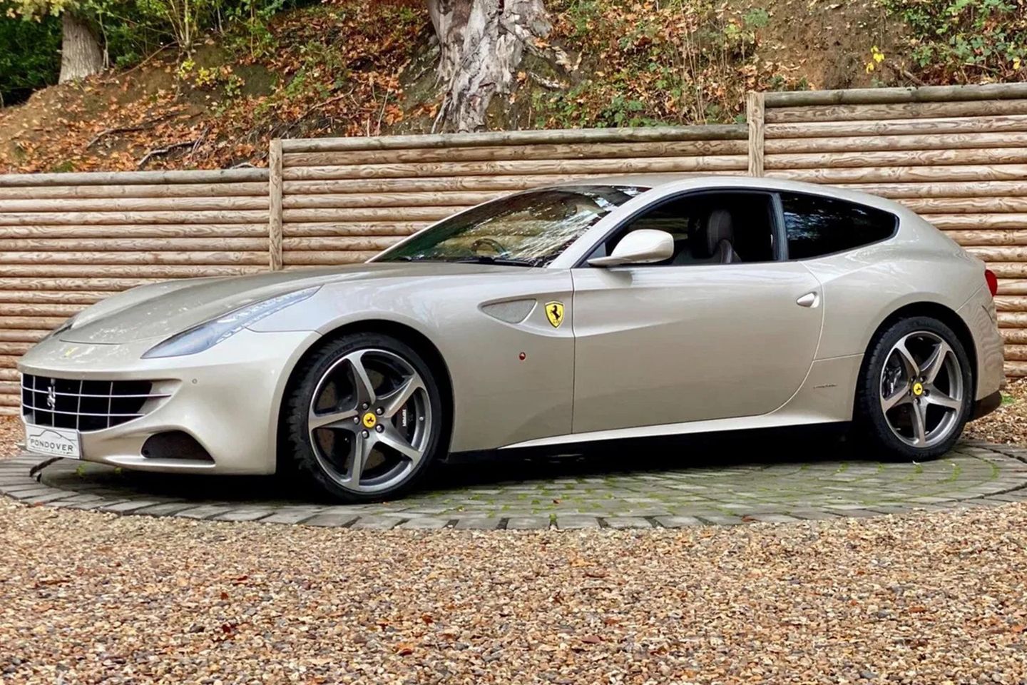 £ 80 mil Ferrari FF | Identificado