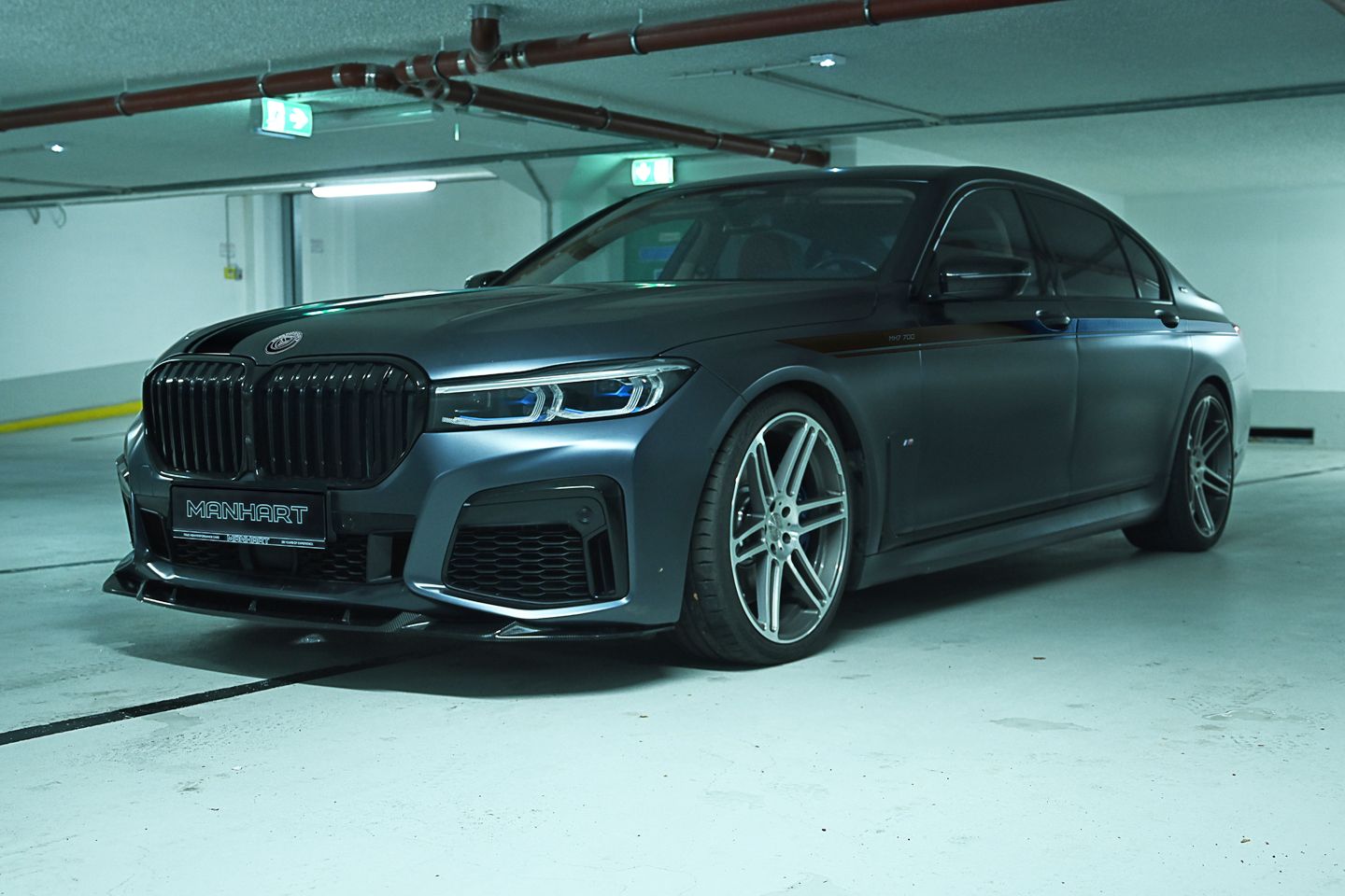 Manhart ressuscita M760Li com atualização de 711cv