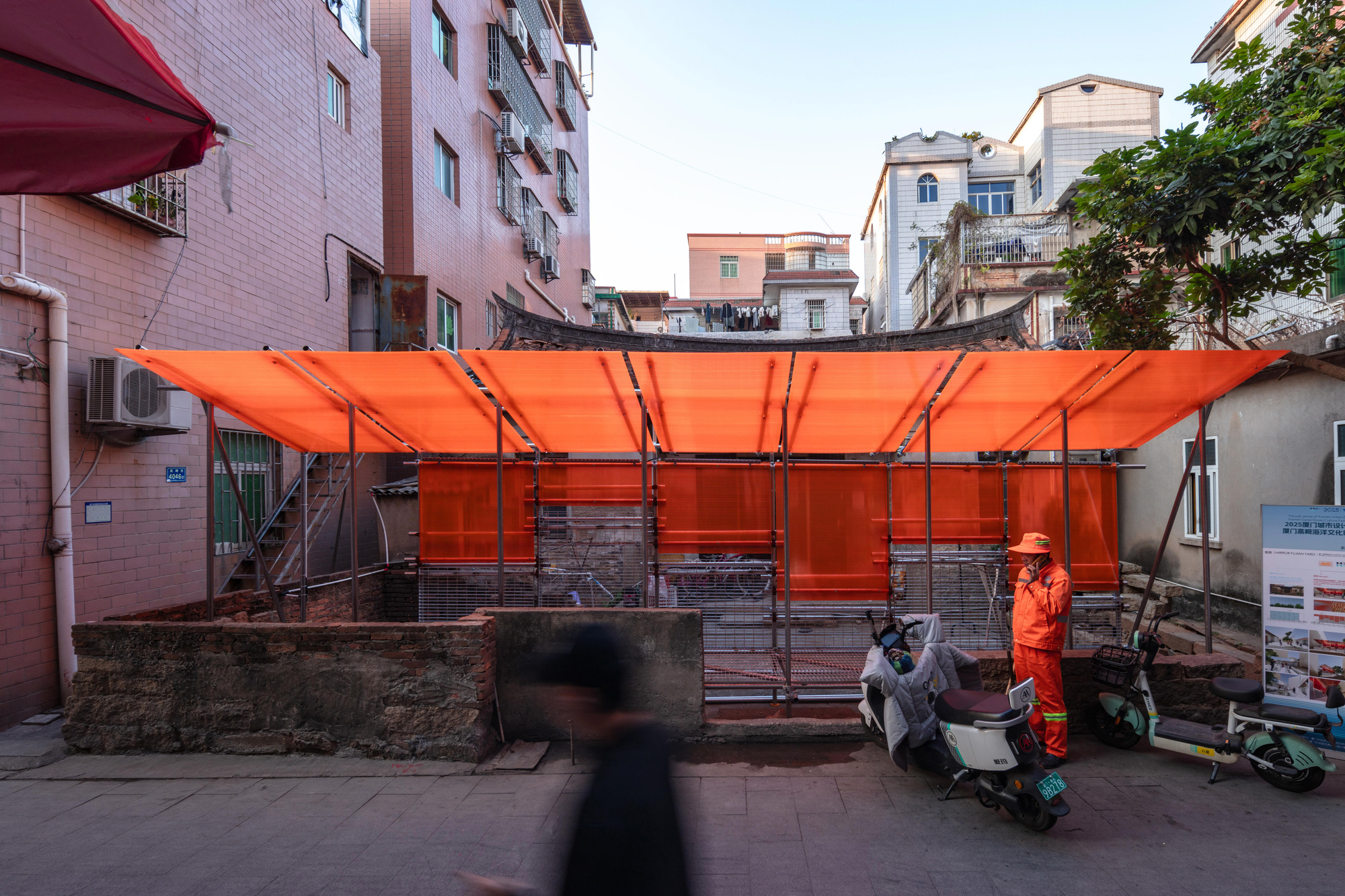 Cerca Laranja / TAG | ArchDaily