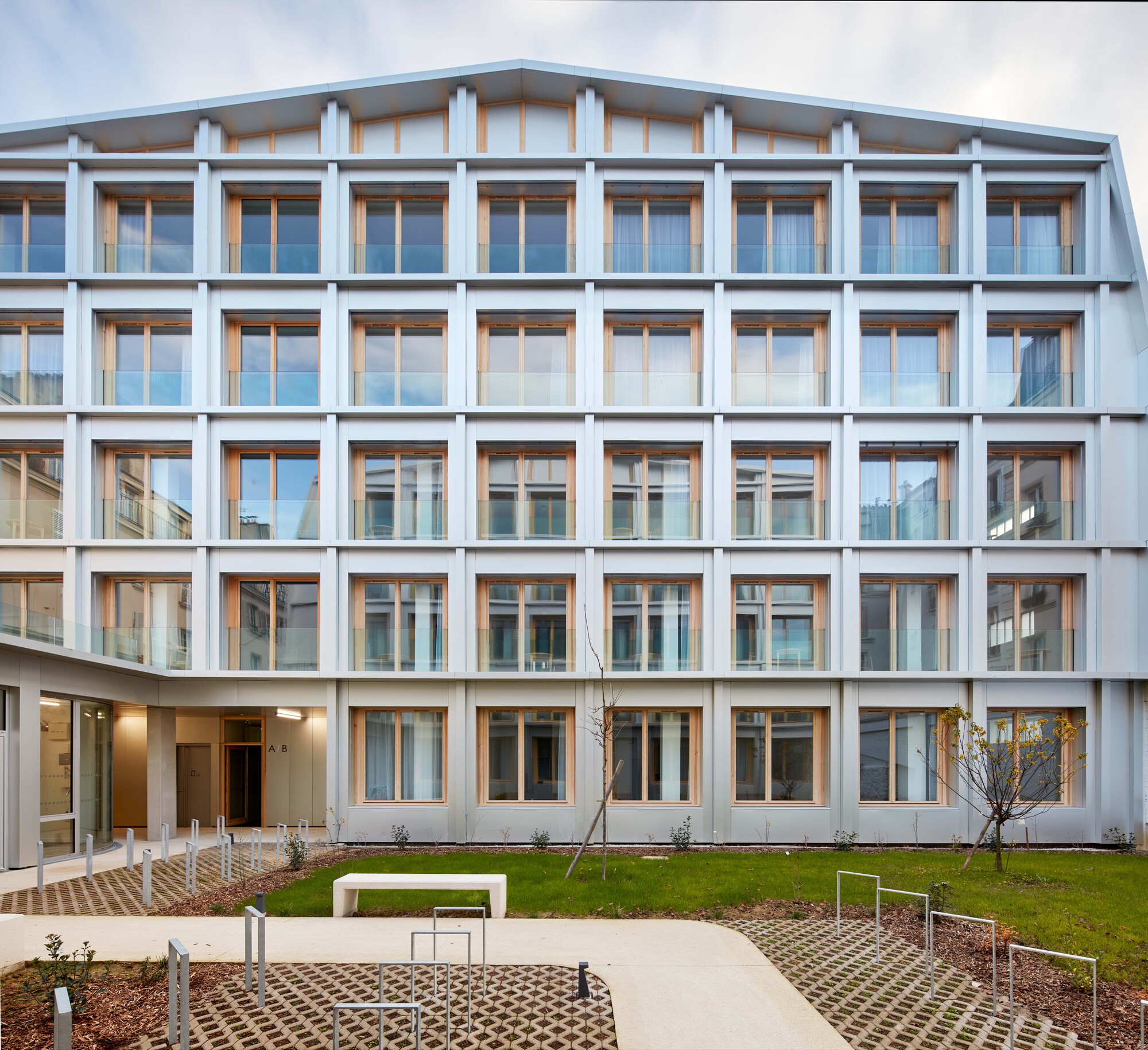 Estacionamento em Residência de Habitação Social / NZI Architectes