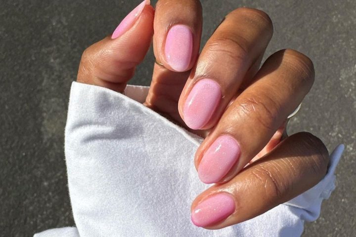 16 ideias de unhas rosa que você vai querer usar durante toda a primavera