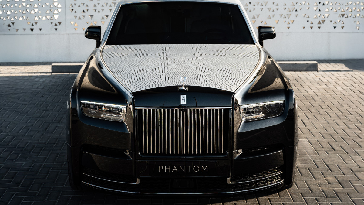 Rolls-Royce Phantom Arabesque estreia com primeiro capô gravado a laser