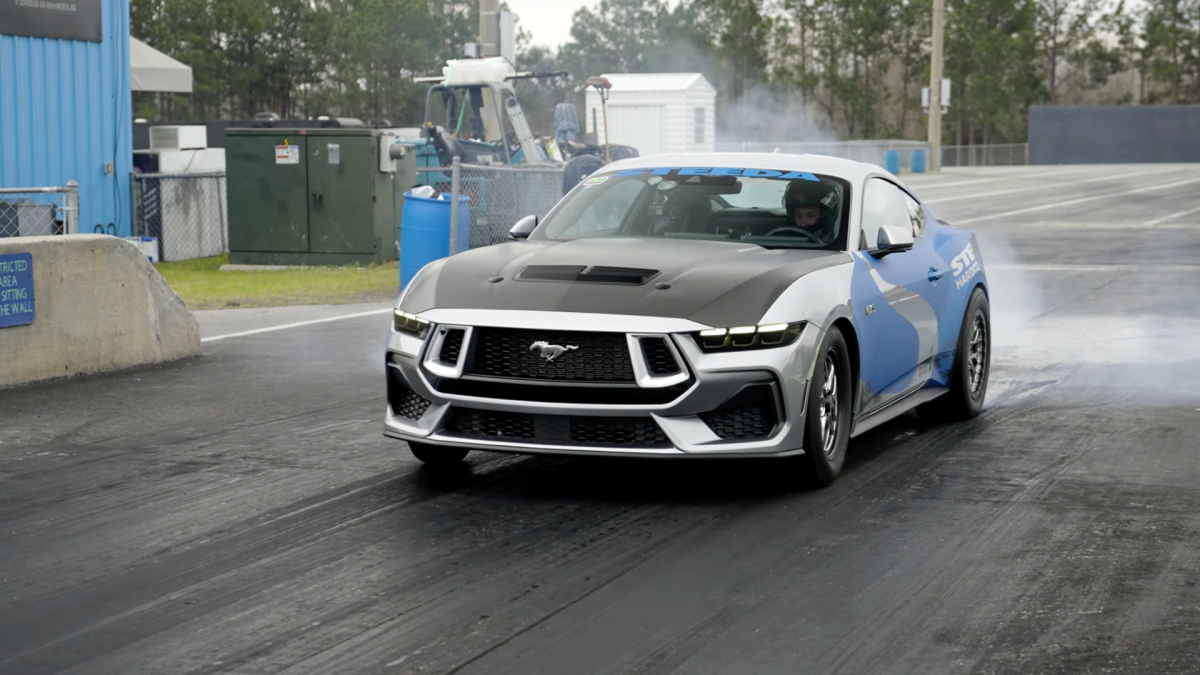 Como o Mustang S650 naturalmente aspirado de Steeda funcionou 9,96 com bomba de gás