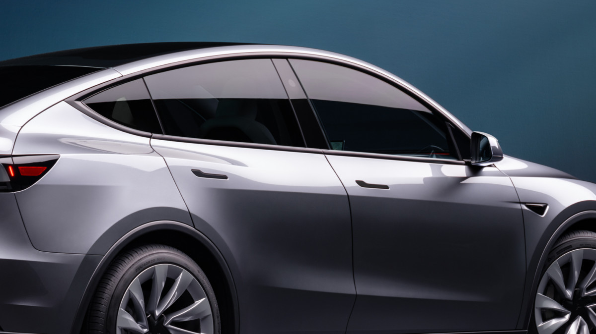 Relatório oficial afirma que falha na liberação da porta eletrônica em acidente fatal com EV