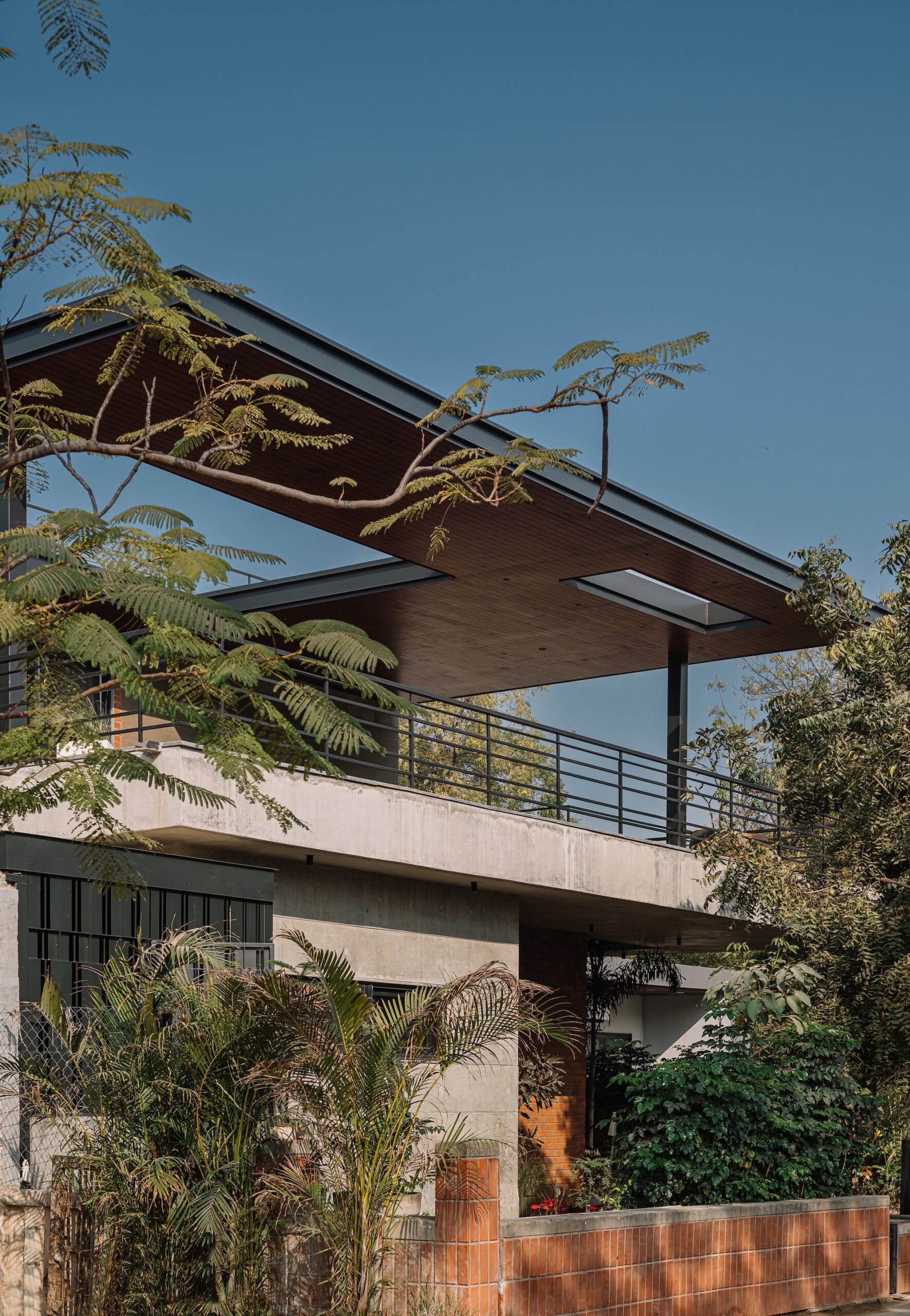 The Louvered House / estúdio de design andblack