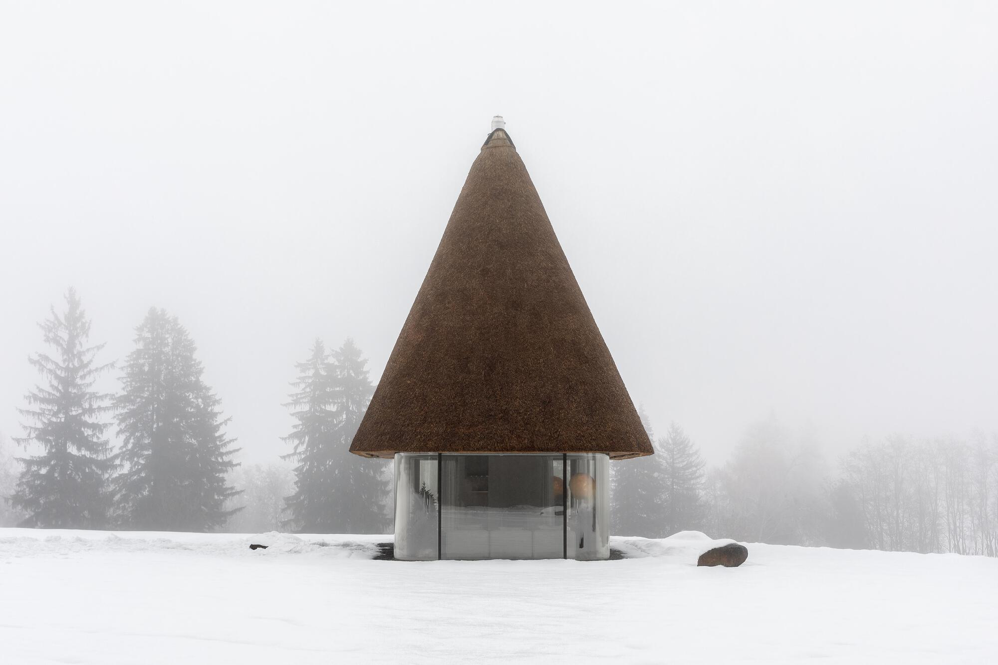 Sob o Reed Roof Guesthouses / Grupo YOD