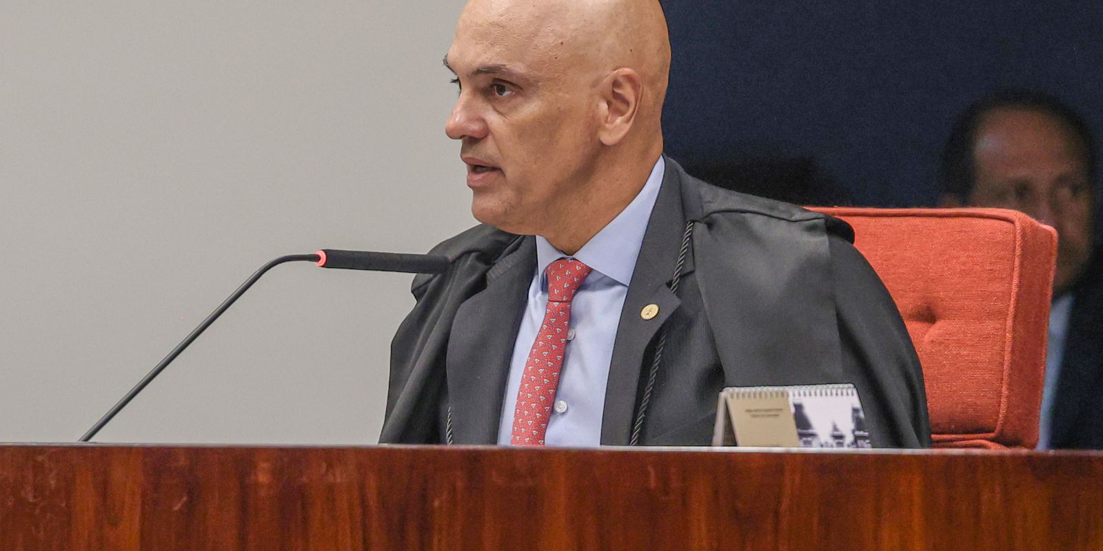 Moraes nega conversas com Vorcaro no dia em que banqueiro foi preso