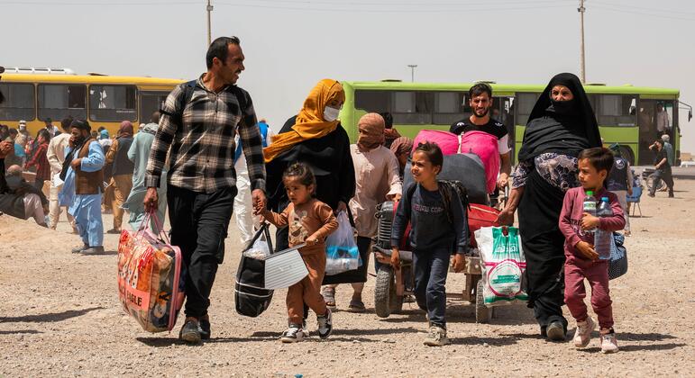 Guerra no Oriente Médio gera chuva tóxica e alta de preços