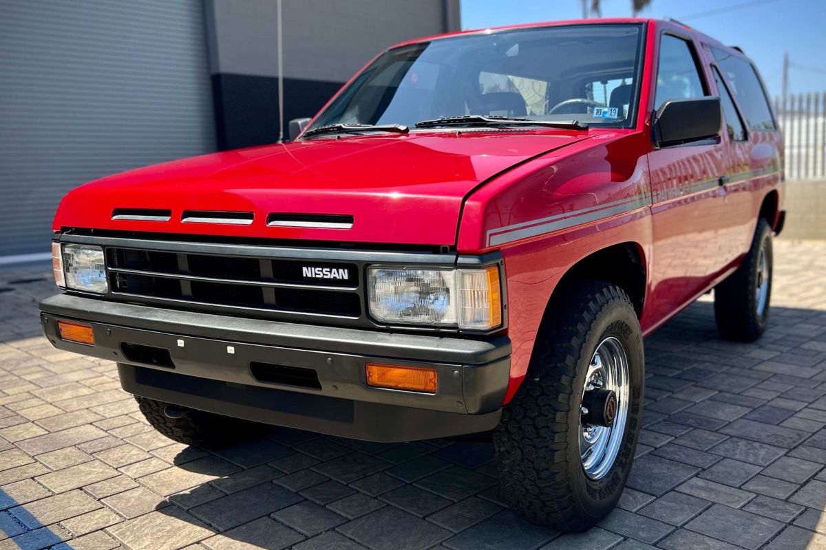 Este Nissan Pathfinder de 37 anos tem menos de 900 milhas