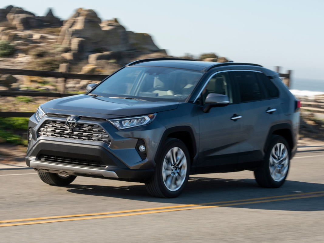 Falha no motor Toyota RAV4 gera disputa de garantia e seguro