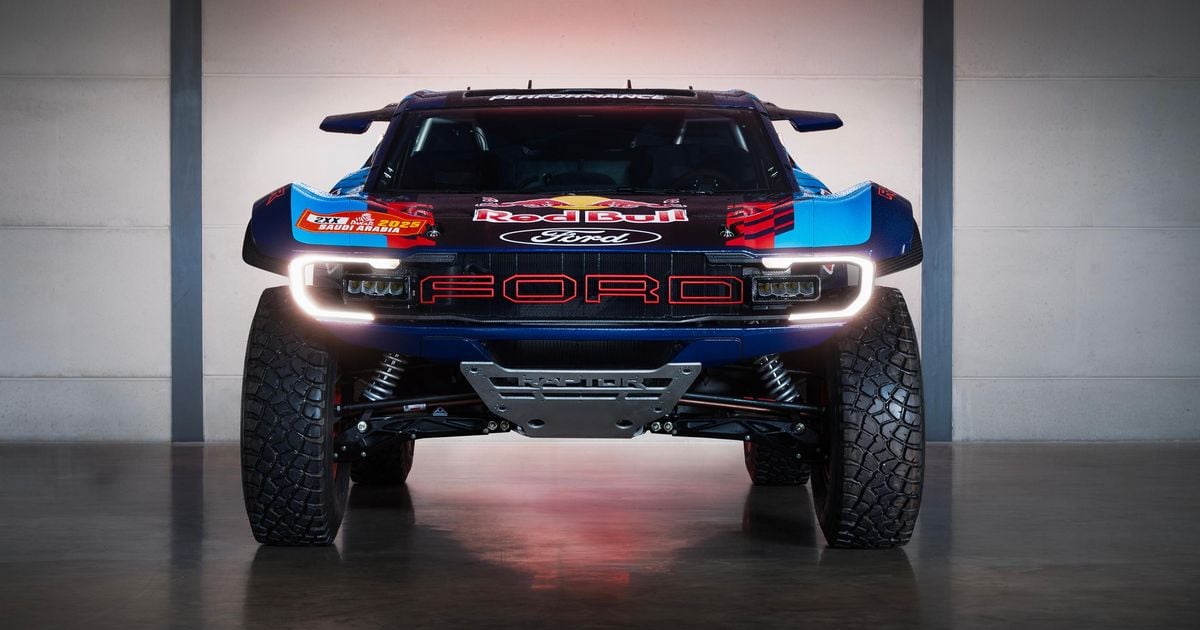 Ford Raptor V8 Dakar off-road racer para gerar modelo de showroom
