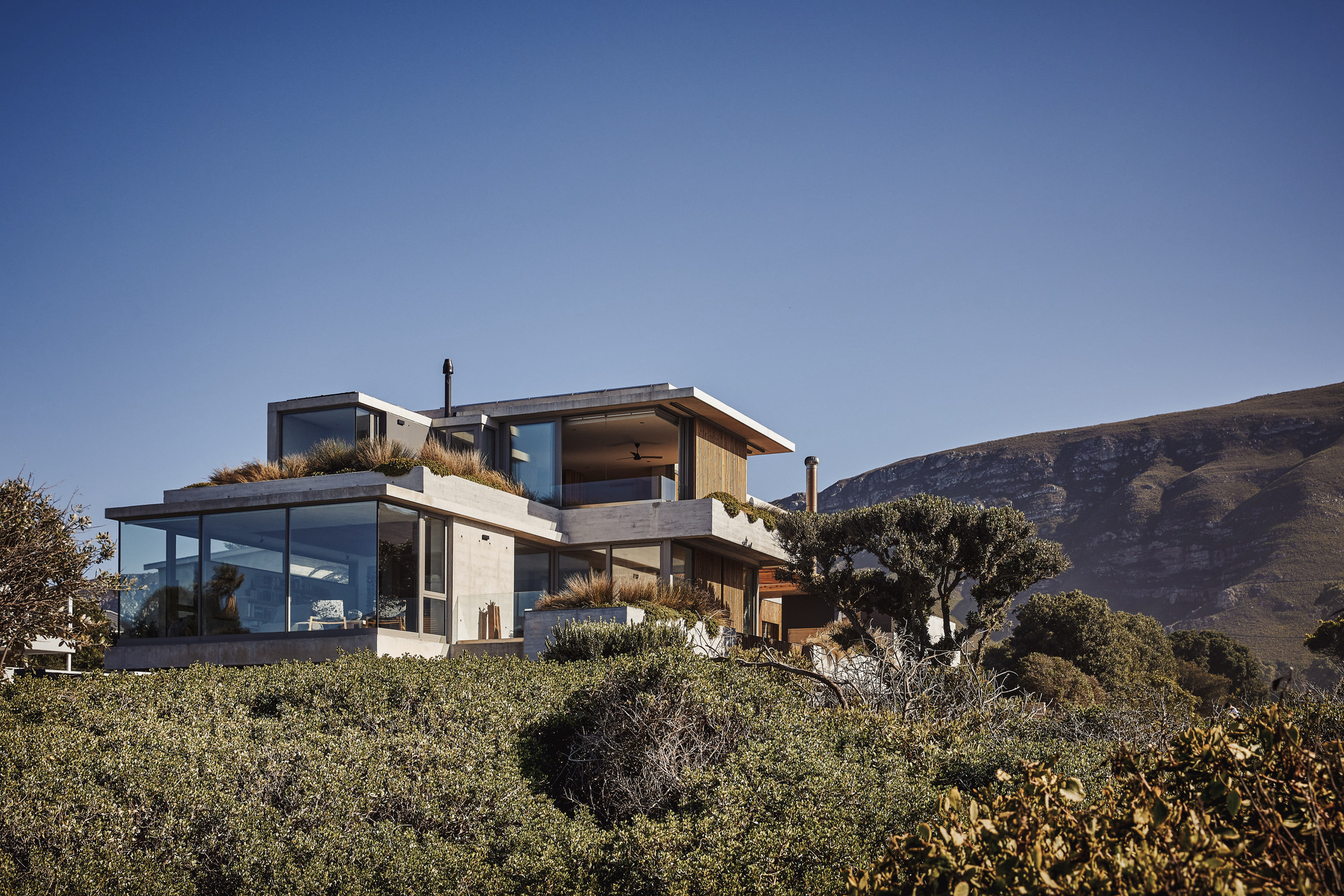 Habitação Costeira / Estúdio Abon