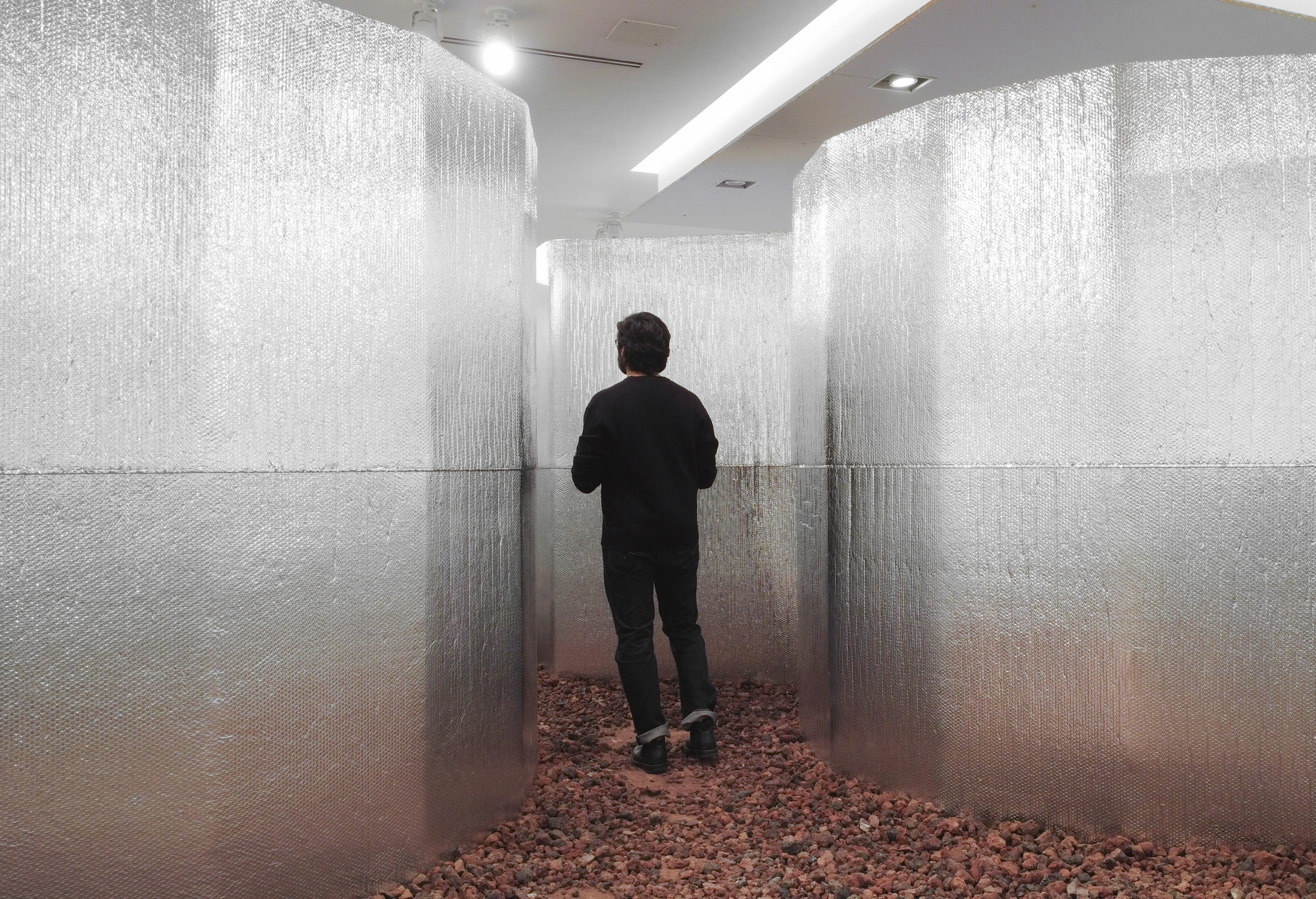 A instalação embelezada, transitória e crítica / Alsar Atelier