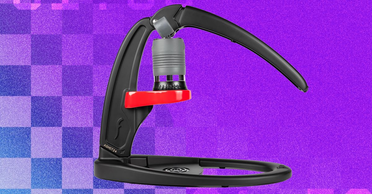 Puxar café expresso com a mão é mais divertido do que apertar um botão