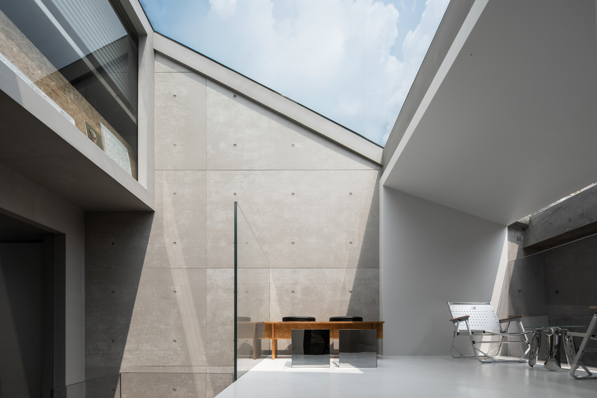 Antologia de Poesia da Luz / PMAStudio