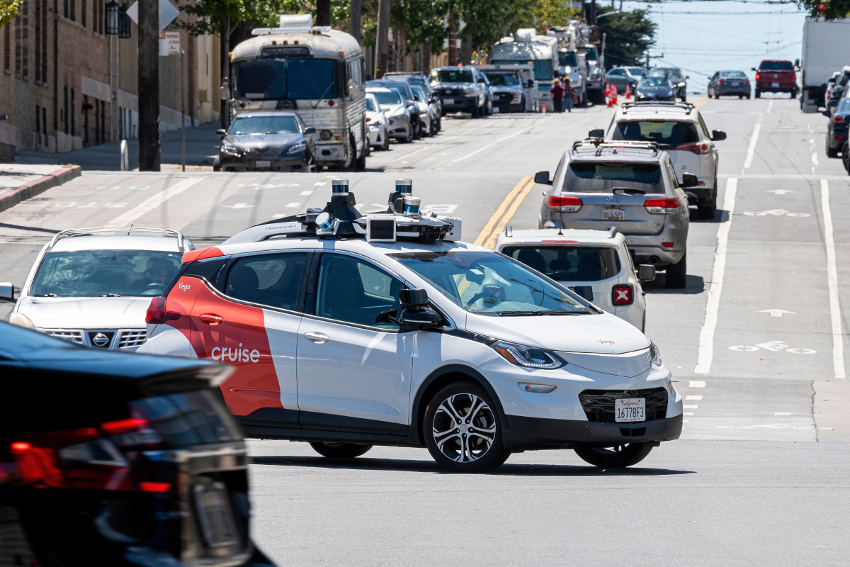 GM afirma que seus carros dirigirão sozinhos até 2028