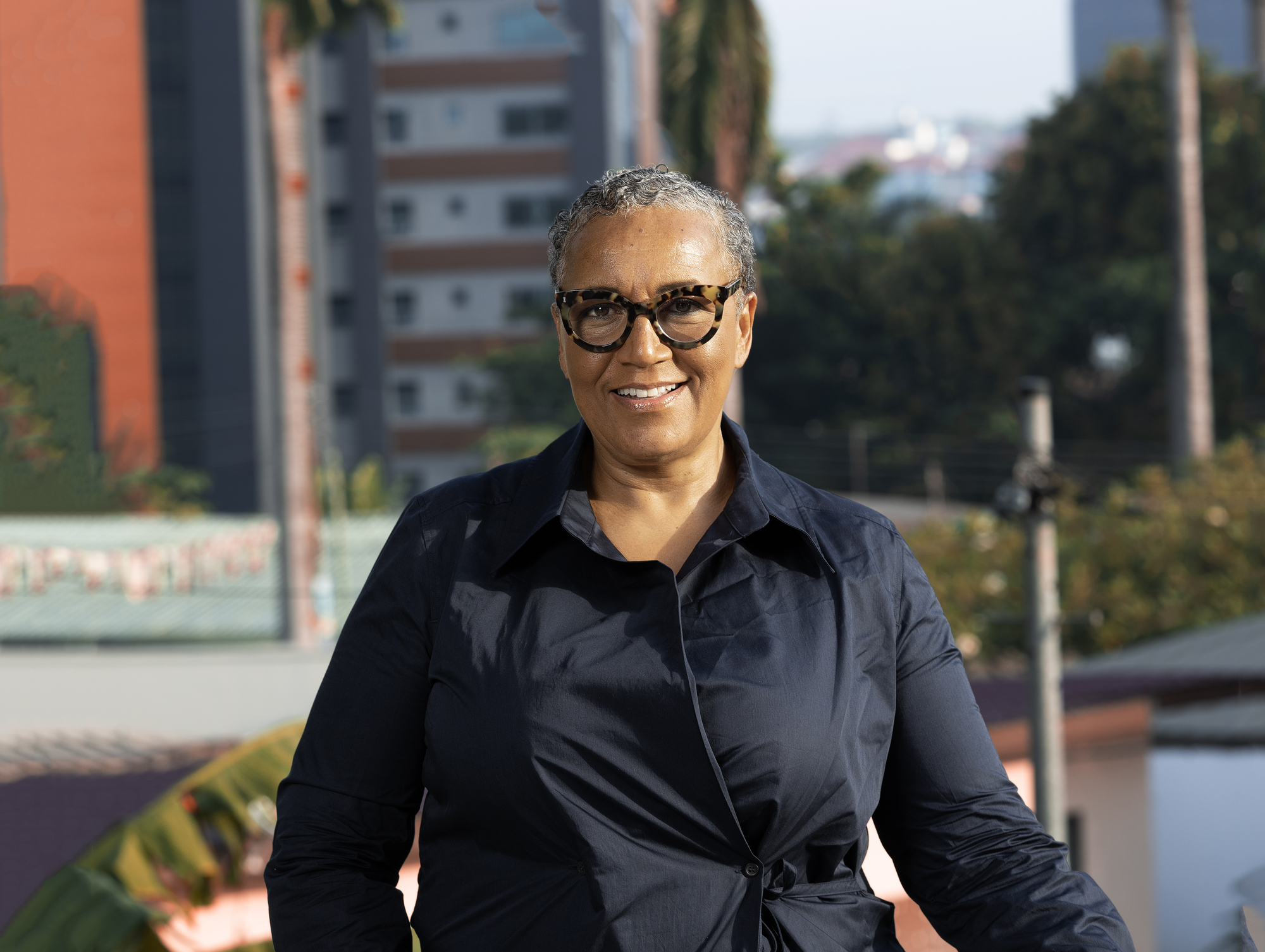 Lesley Lokko recebe prêmio de ícone cultural africano por suas contribuições para a educação e o discurso arquitetônico