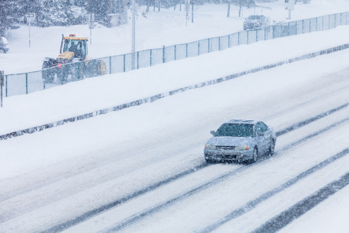 Alerta de tempestade de inverno atualizado, pois até 4 pés de neve e ventos de 80 mph ameaçam as rodovias ocidentais