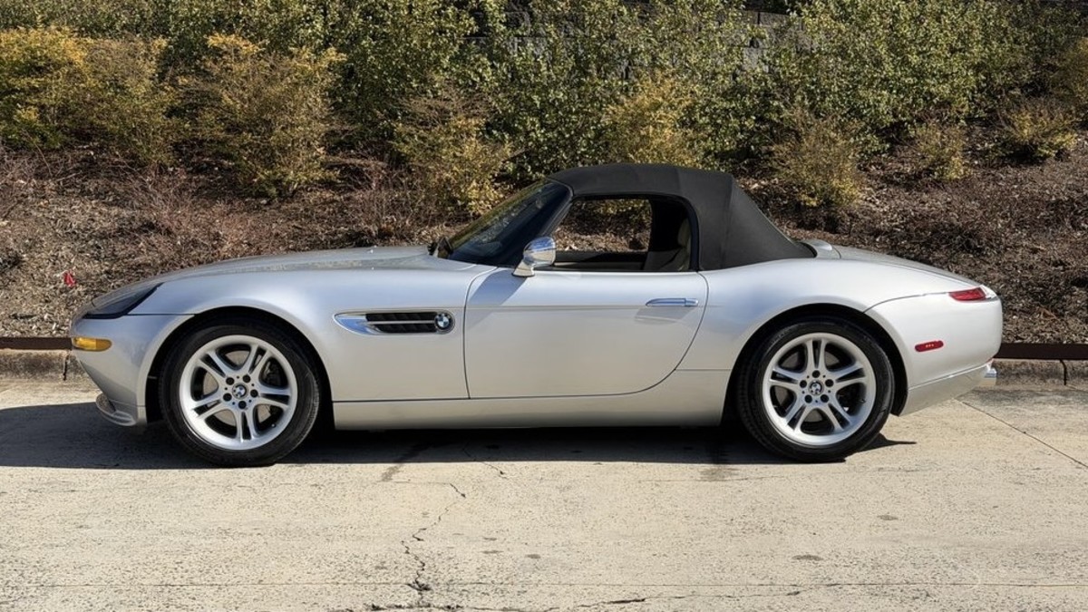Este raro BMW Z8 é o cruzador de verão retrô perfeito