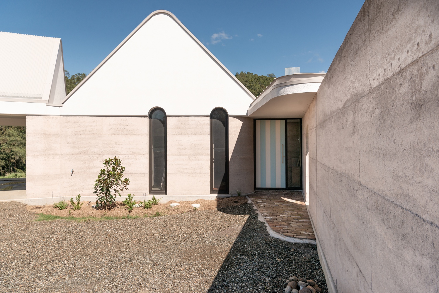 Construir com Terra: Saberes Tradicionais na Arquitetura Contemporânea