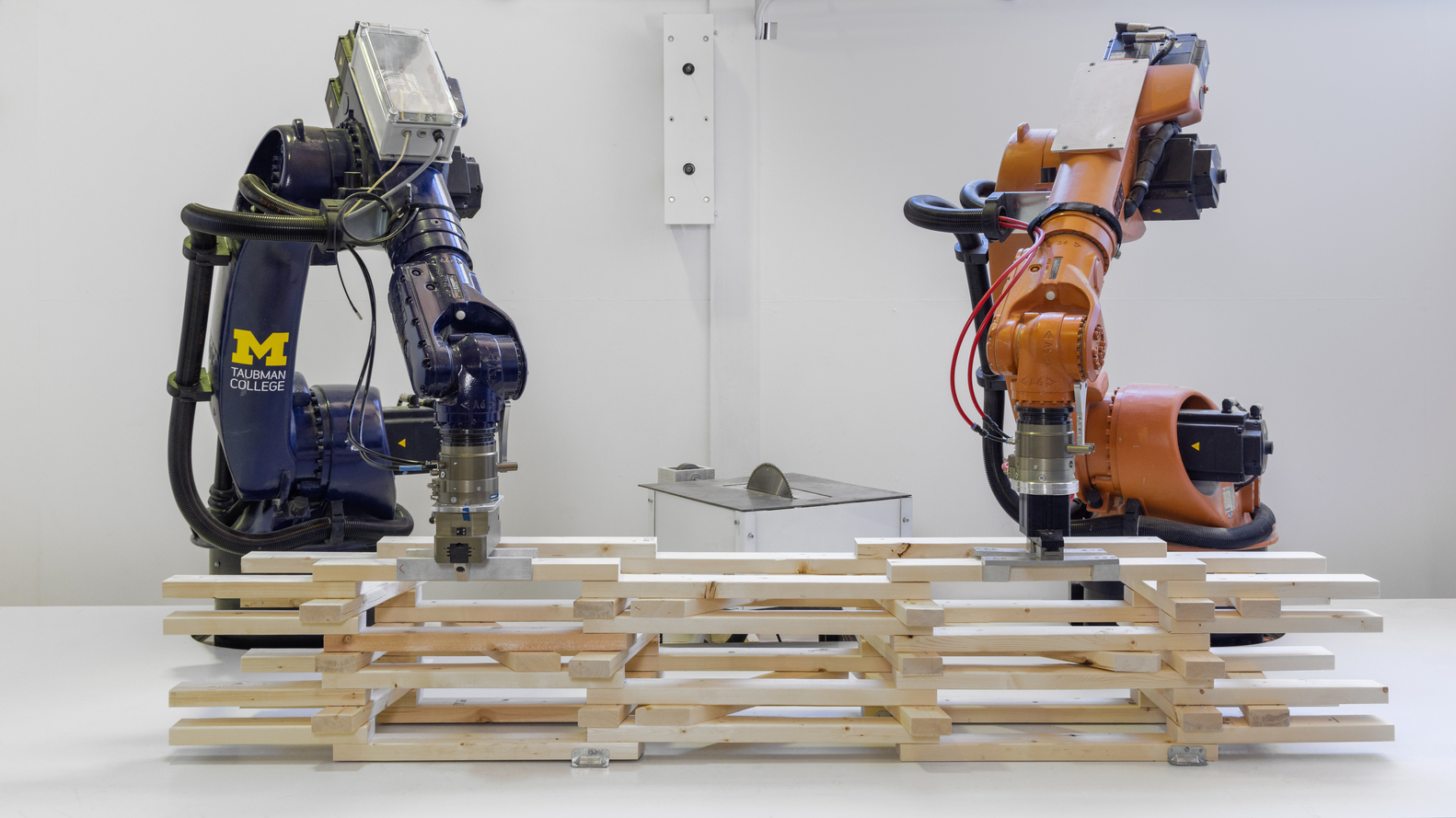 Enfrentando a Era dos Robôs? Inovação de Materiais em Estruturas Arquitetônicas