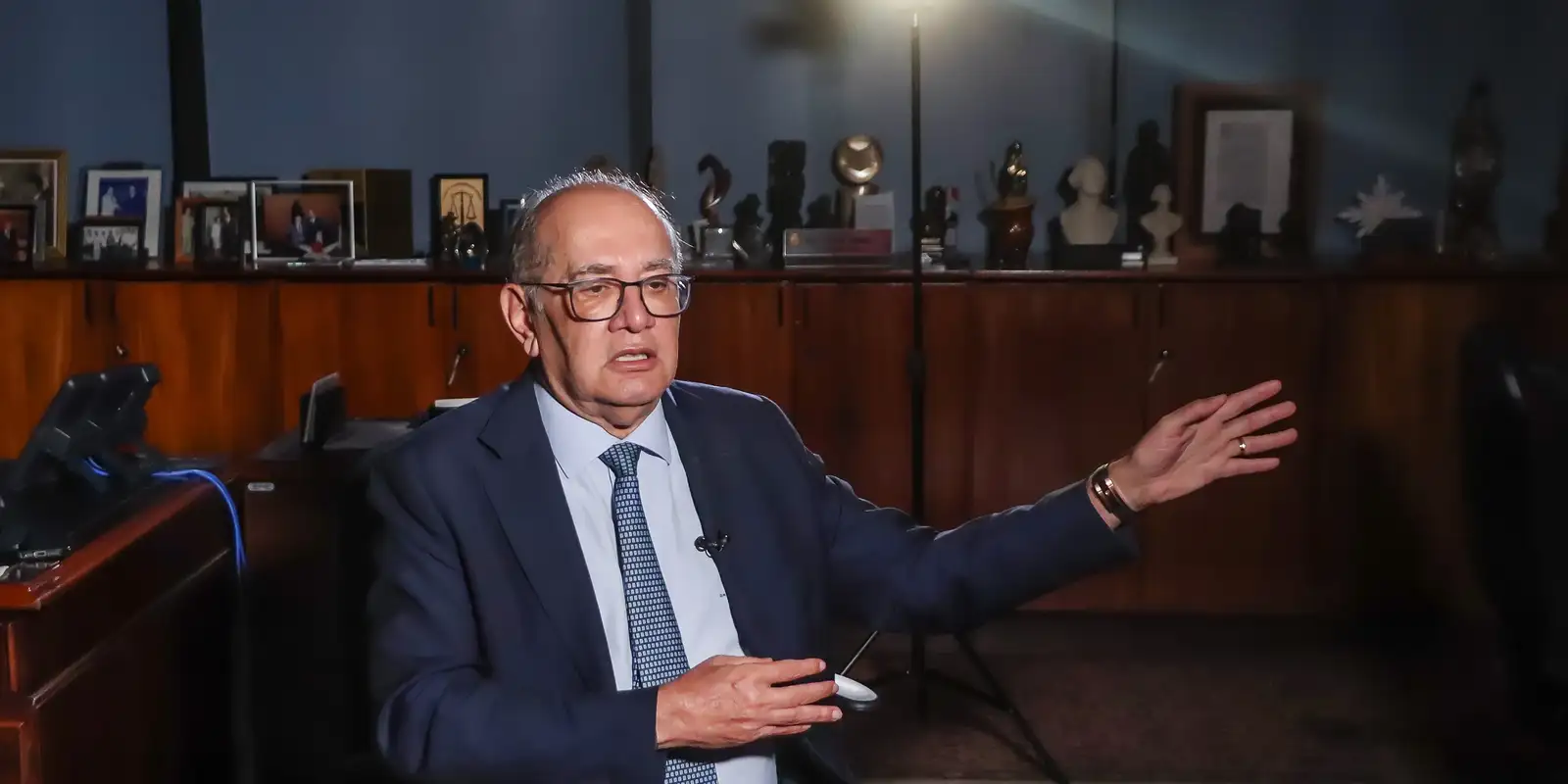 Moraes e Gilmar criticam vazamento de conversas do celular de Vorcaro