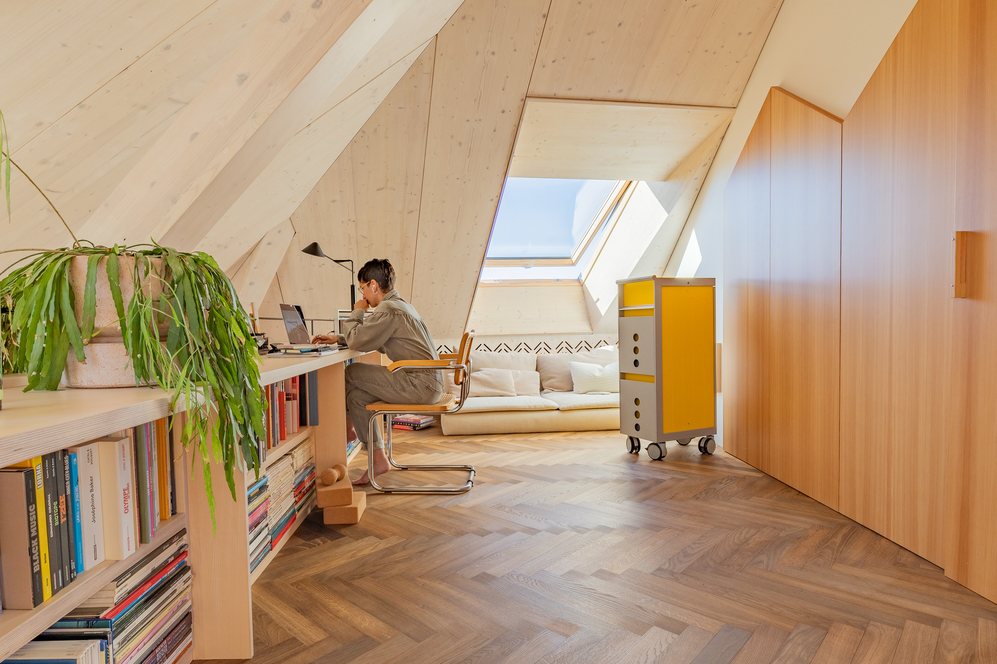 Luz vinda de cima: medindo e projetando a luz natural sob telhados inclinados