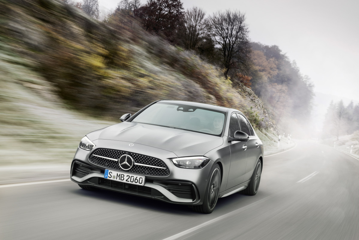 Funcionário de revendedor é preso após levar Mercedes de cliente a um bar