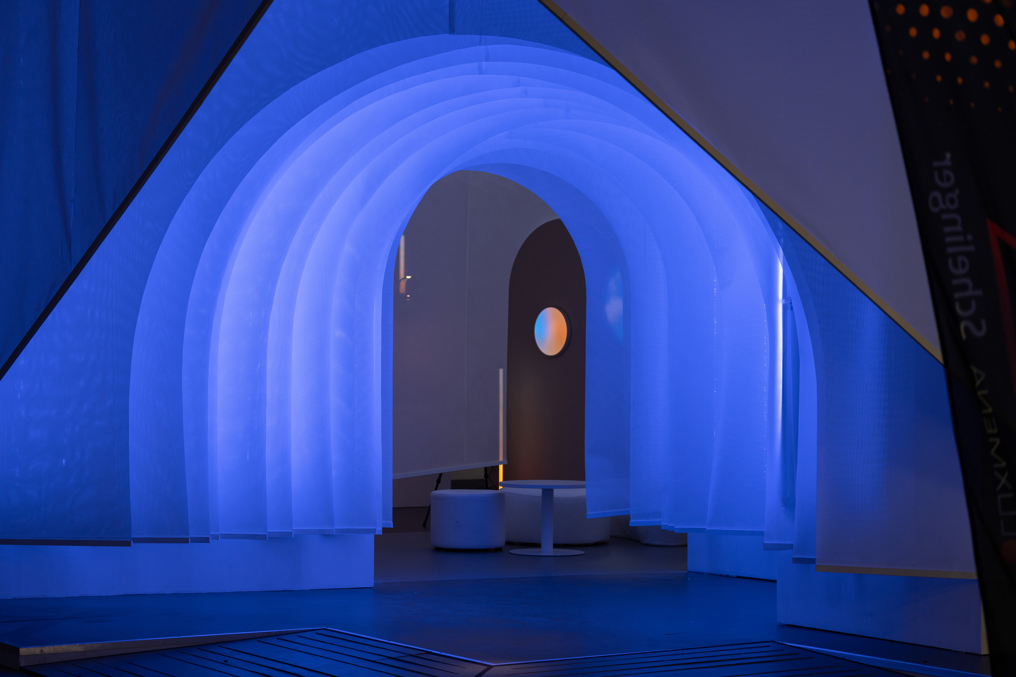 OPPLE completa 30 anos fazendo da luz um material de construção