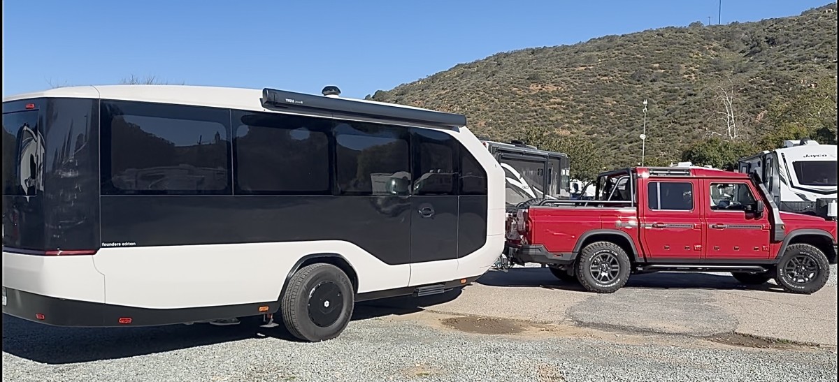 Teste de reboque INEOS Quartermaster 2026 com fluxo de seixos