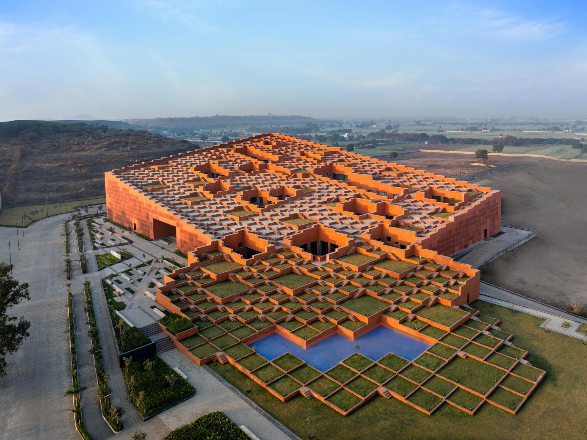 Universidade Prestige / Sanjay Puri Architects