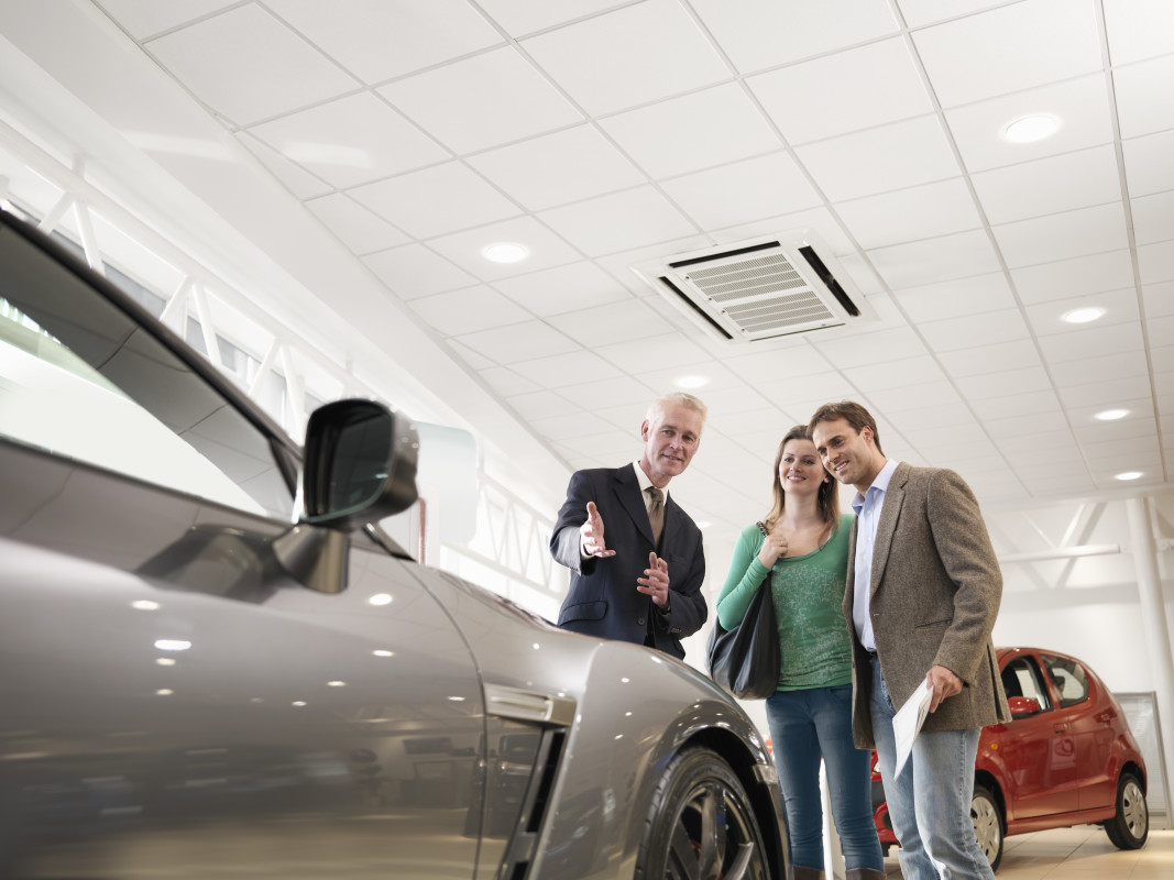 Essas marcas de automóveis têm o melhor e o pior serviço de concessionária da América