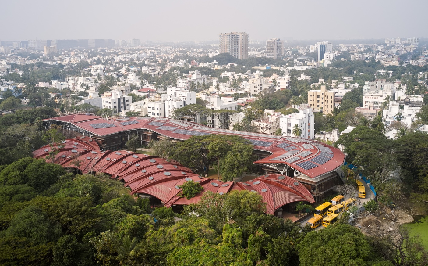 Escola Shiv Nadar / Vastushilpa Sangath