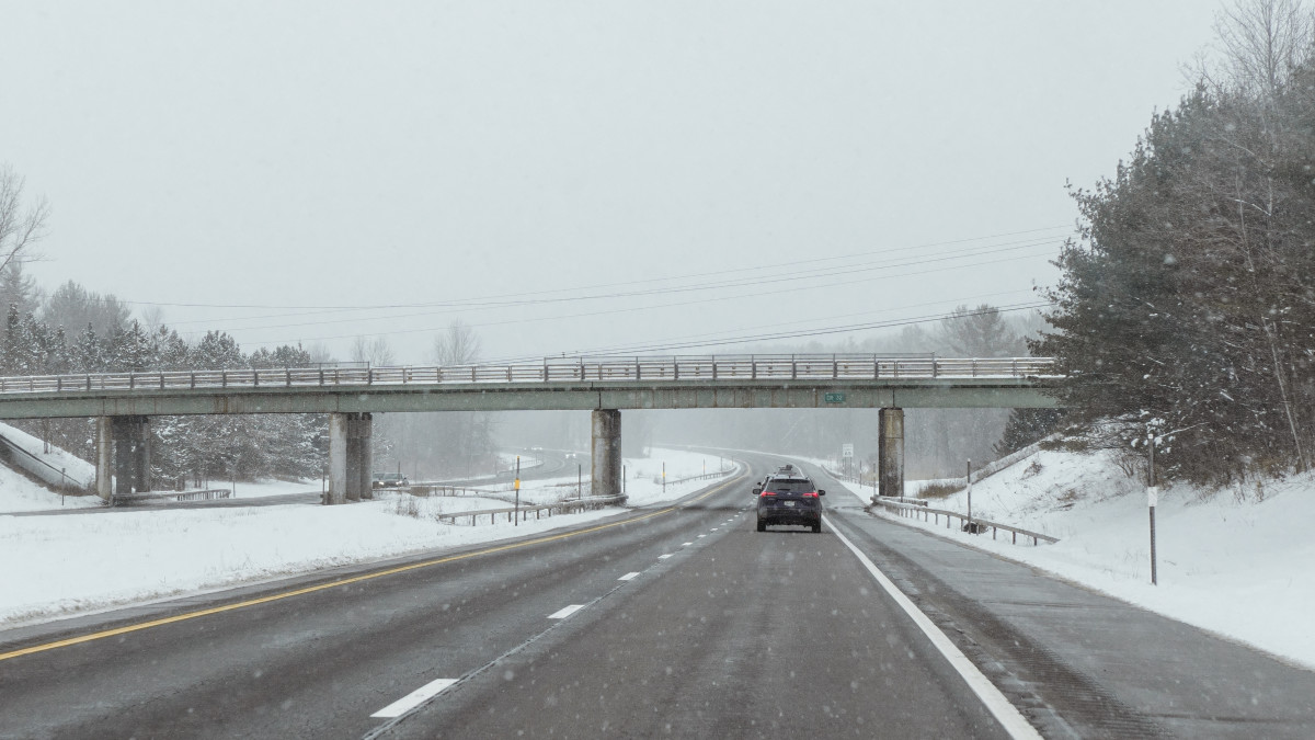 Aviso de tempestade de inverno: 24 polegadas de neve e ventos de 70 MPH definidos para atingir as rodovias dos Grandes Lagos
