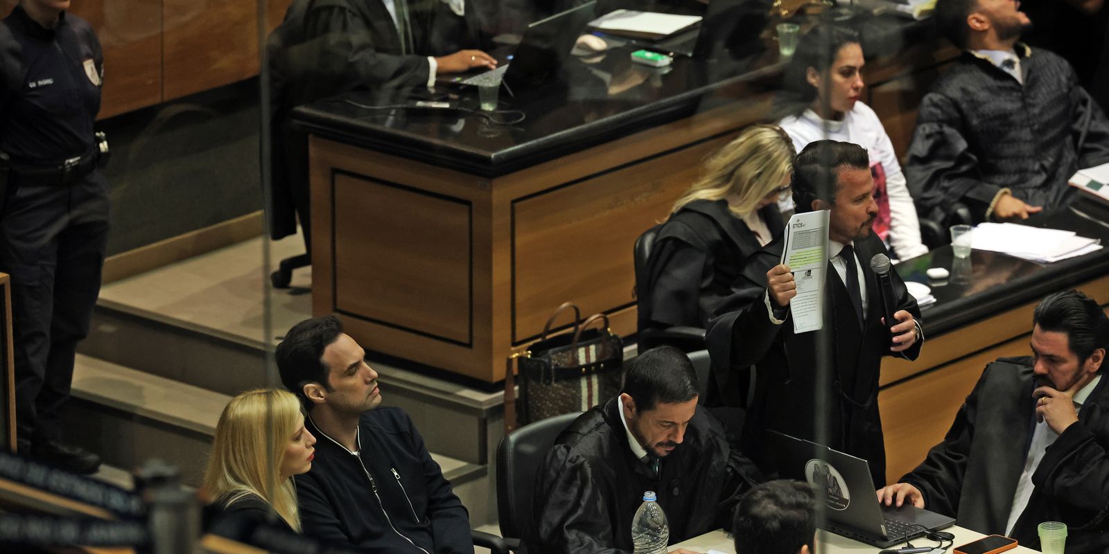 Advogados deverão pagar custos do adiamento da sessão sobre caso Henry