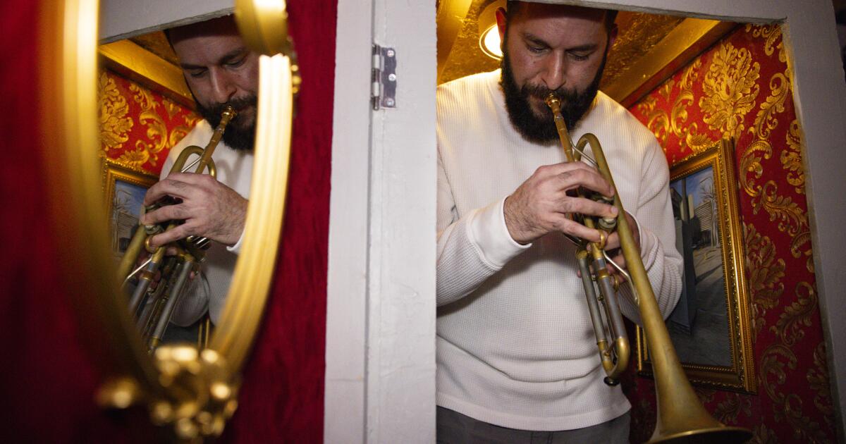 DTLA tem um novo teatro – dentro de uma caixa elétrica falsa