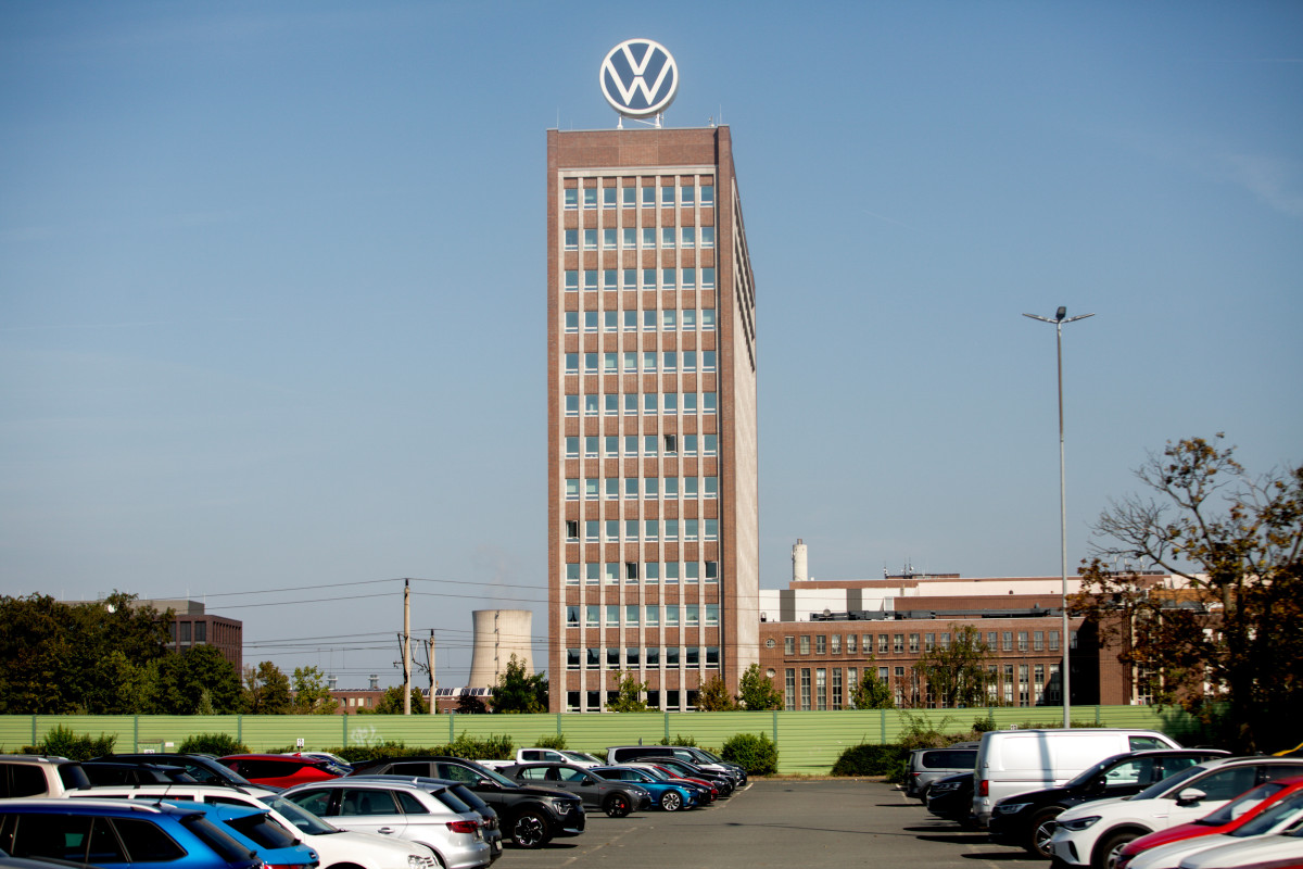 Lucro da Volkswagen cai 53% à medida que 50.000 cortes de empregos se aproximam