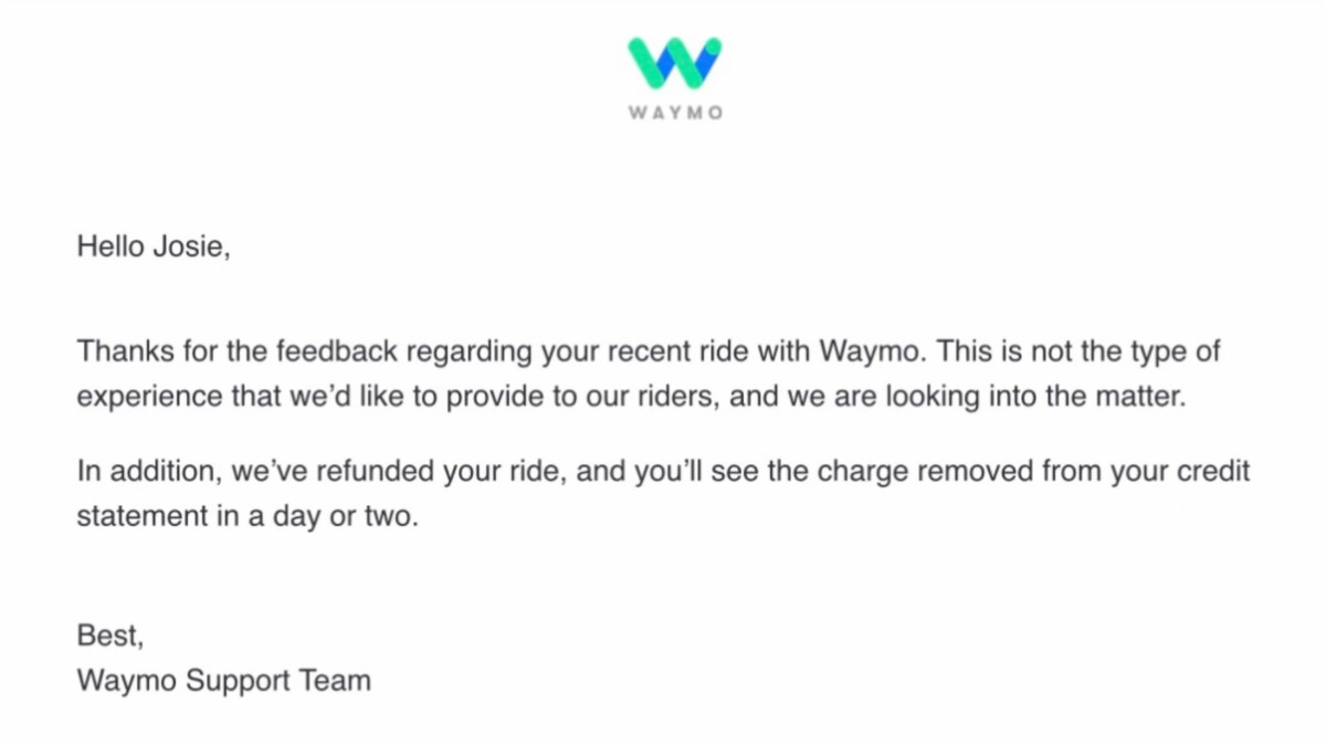 Waymo Robotaxi tenta cruzar 8 pistas – os passageiros começam a gritar