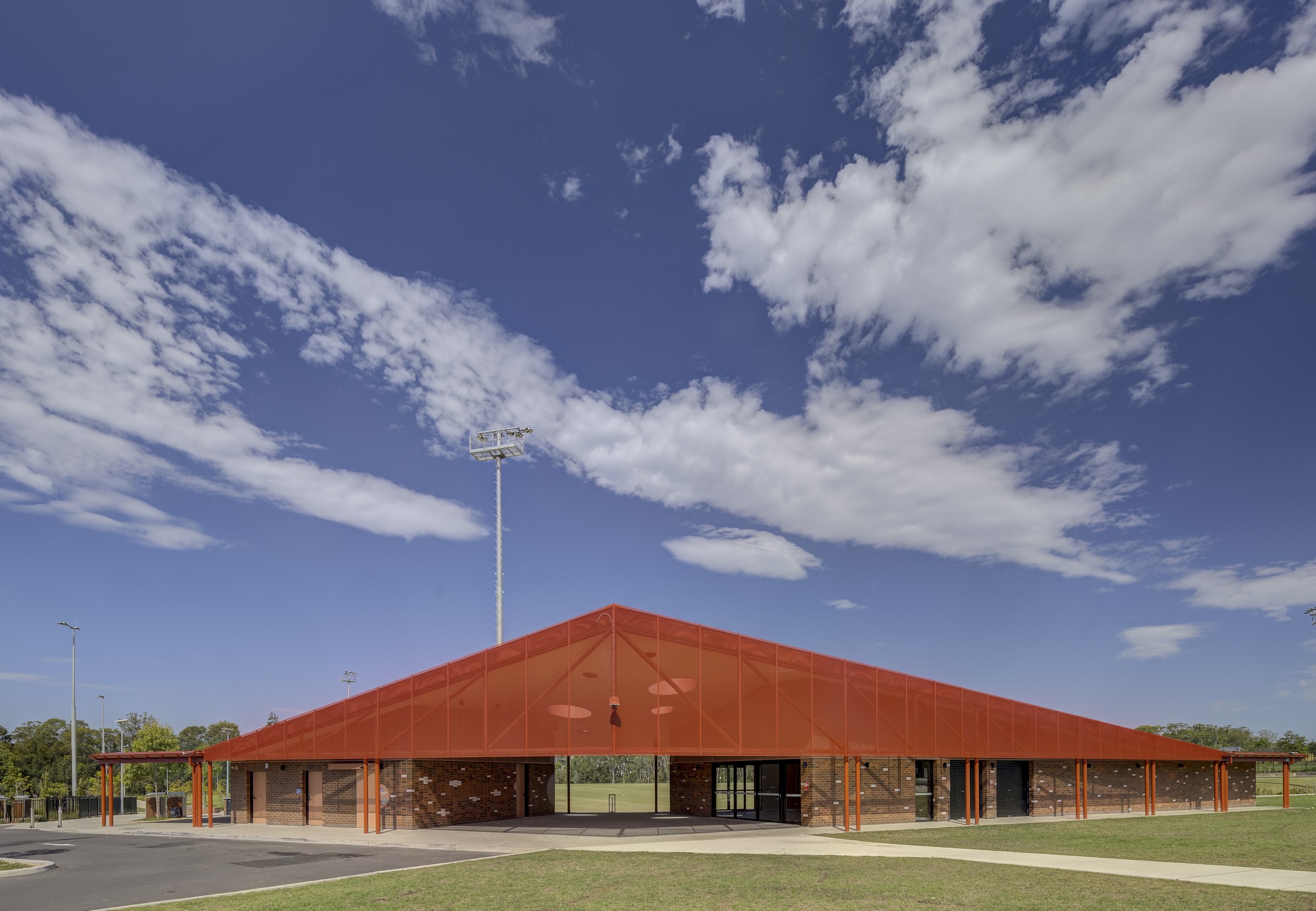 Delegacia Esportiva de Willowdale / Sam Crawford Architects