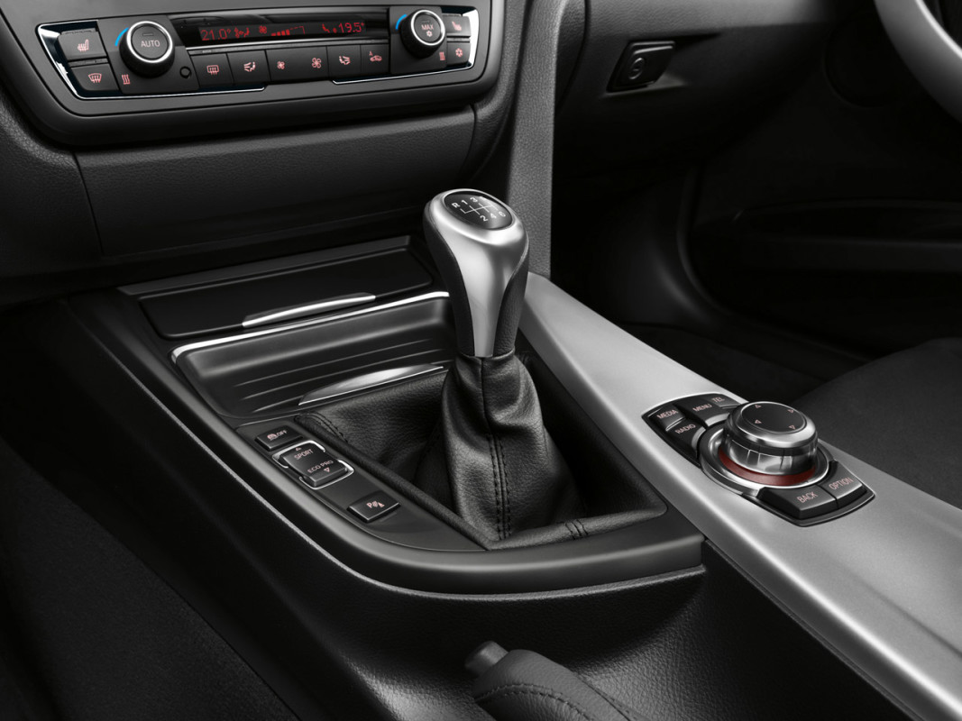 BMW ainda não desiste da transmissão manual