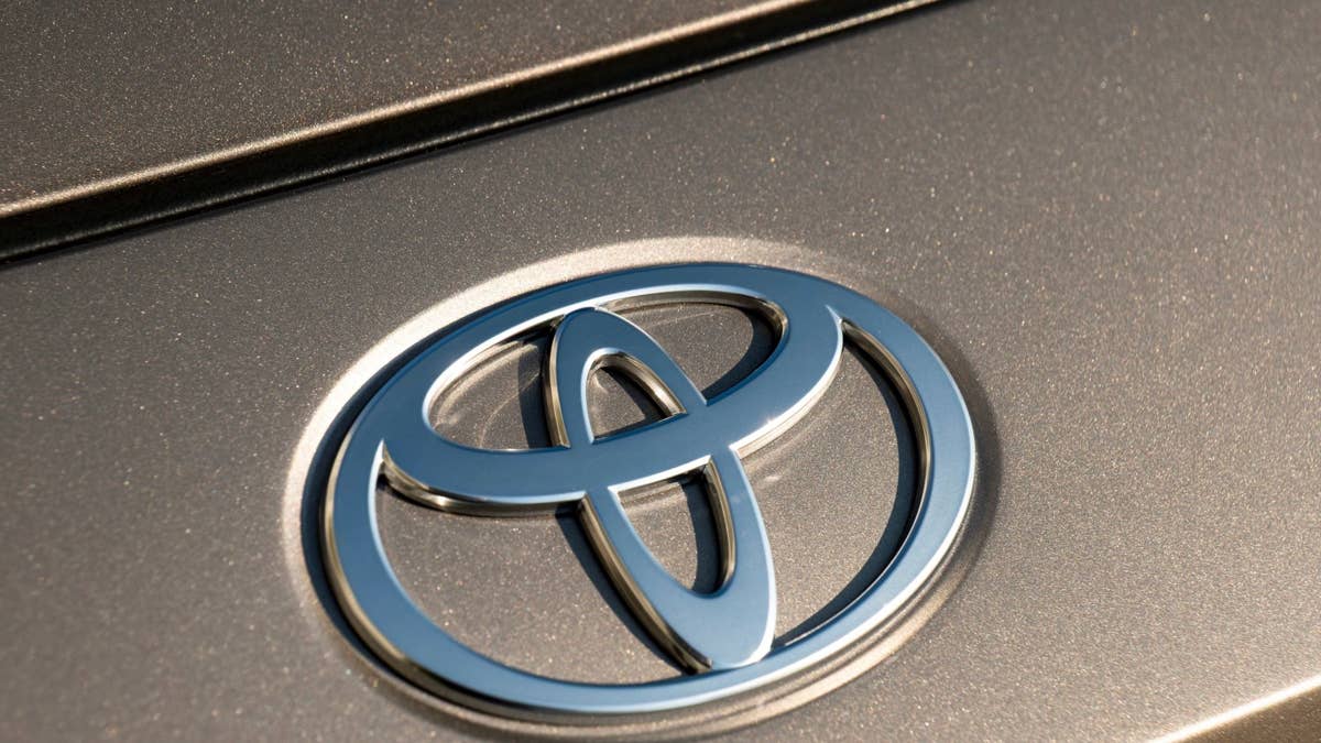 Comprador do Toyota RAV4 recebe taxa de “tarifa” de US$ 1.400 em SUV fabricado nos EUA